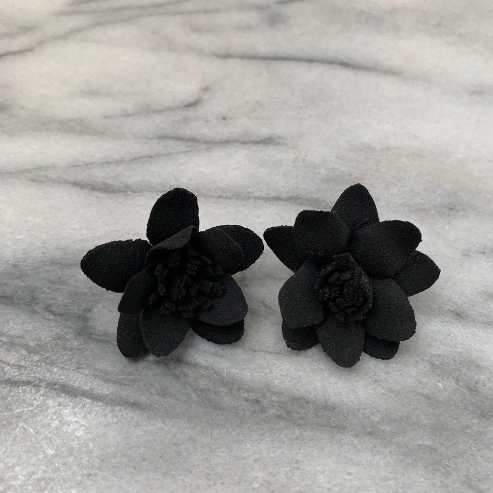Nordstrom Flower Stud Earrings Black - Picture 2 of 7
